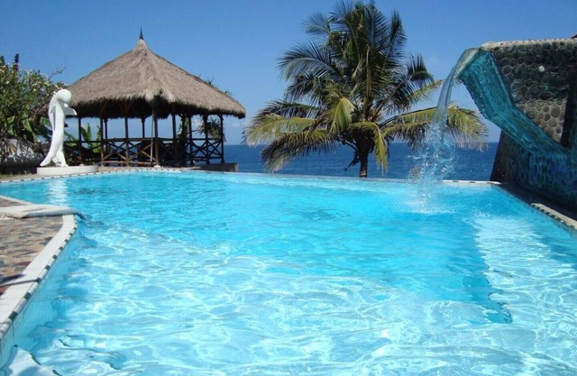 Cliff House on Bali is Unique, above the ocean, the sound of the waves – Unit 3