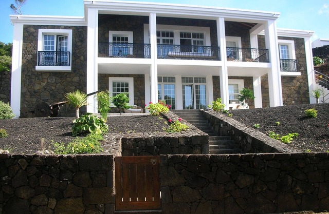 Cliff-Top Ocean-Fronted Villa With Gardens And Private Pool