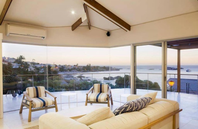Clifton 3rd Beach house - Breathtakingly Beautiful Views!