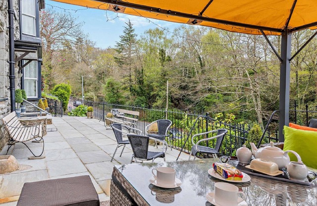 Clogau Retreat - Five Bedroom House, Sleeps 10
