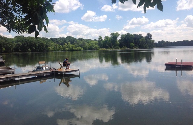 Close to Alexandria; Tranquil Lake Blackwell, Lake Retreat w/hot tub