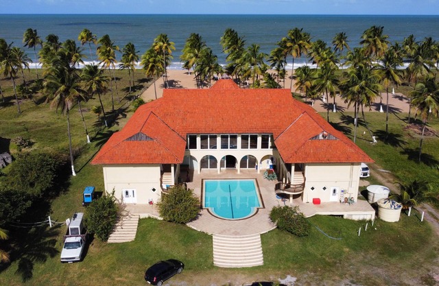 Close to Carneiros Beach, Beachfront Home, 09 Suites, Two Pools,
