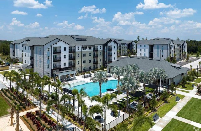 Close to Disney Resort Amenities & King Bed PetsOK