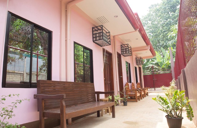 Close to Many Tourist Destination with free breakfast