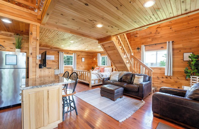 Cloud 9 Cabin with an indoor pool, hot tub, & fire pit!