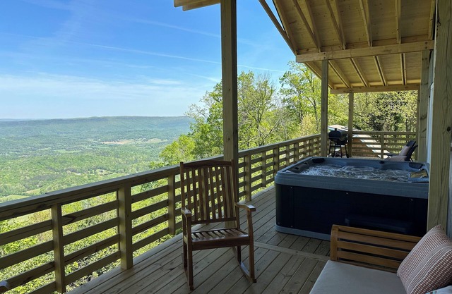 Cloudland Cottage-minutes away from world-class hiking, waterfalls, hanggliding