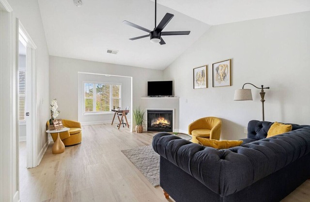 Clubhaven- Luxury 2 Bedroom w/office Near RDU & RTP