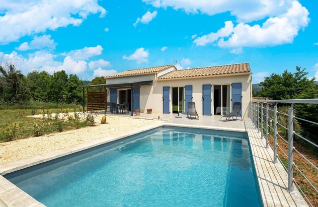 Cosy holiday home with pool