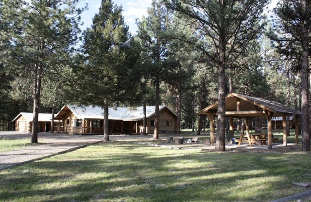 Coal Creek Mountain LodgenPREMIER mountain lodge with beautiful scenic views!