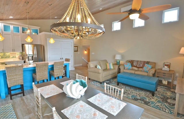 Coastal Chic with Premium Internet at Studio 589!