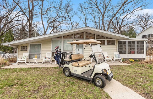 Coastal Comfort | Golf Cart, Ping Pong, Hot tub