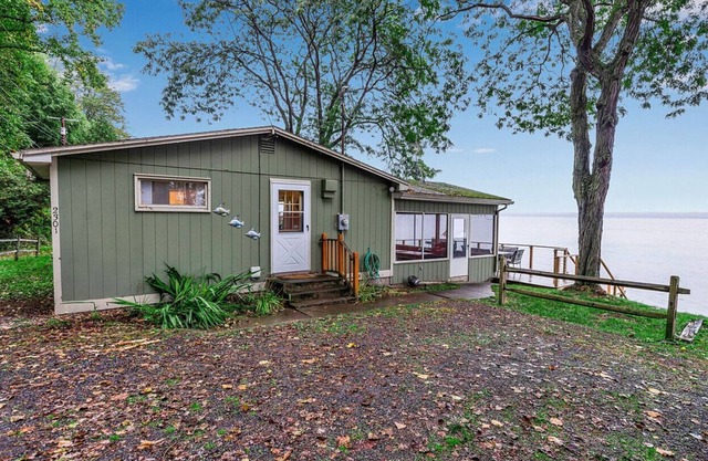 Coastal Cottage at Seneca Lake