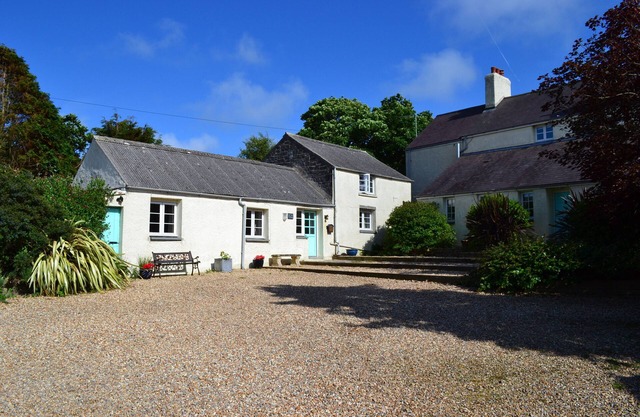 Coastal/country cottage in Pembrokeshire National Park. Award winning beaches.