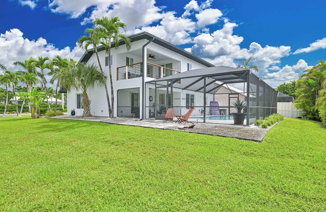 Coastal Hideaway - Minutes to Barefoot & Bonita Beach