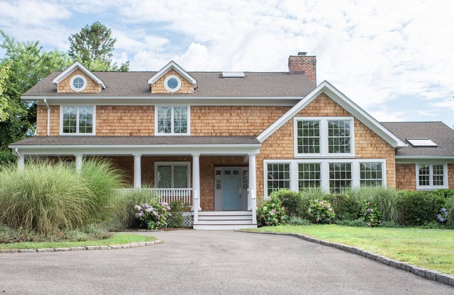 Coastal Home in Heart of Milton Point Walking Distance to Beach & Park