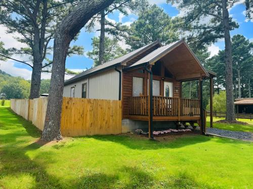 Coco Chateau ViP Cabin Lake Guntersville Pet Friendly Fully Fenced Boat Parking Private