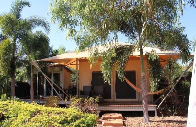 Coconutz - Self contained eco tent with fantastic ocean views, 800 m to beach