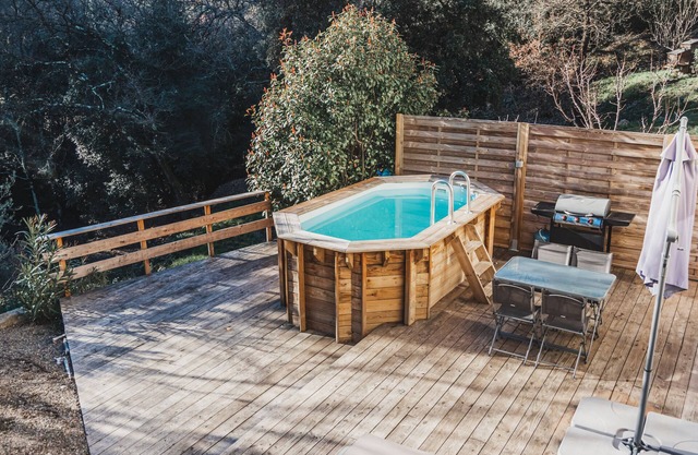 Cocooning cottage with Balnéo 2 places, private pool and wooden terrace