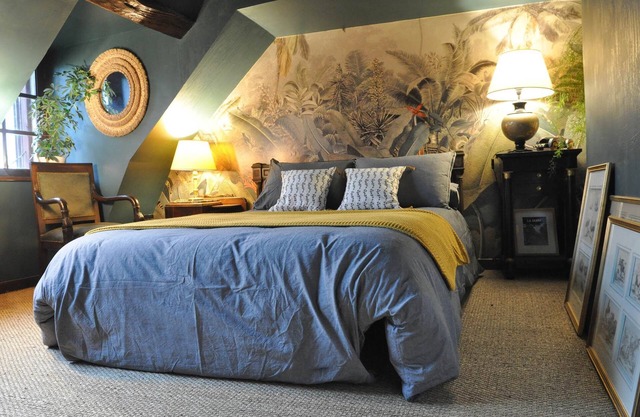 Collector's cottage. A cocoon in the heart of nature, objects and history