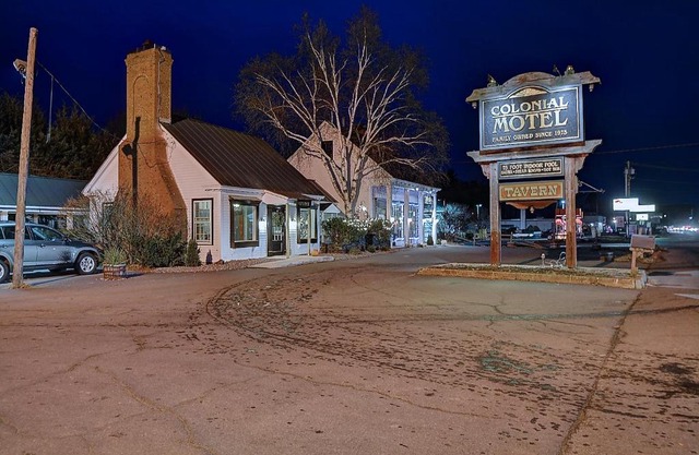 Colonial Motel and Spa