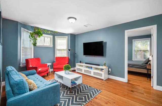 Colorful, Comfy & Modern - Close to NYC - Parking!