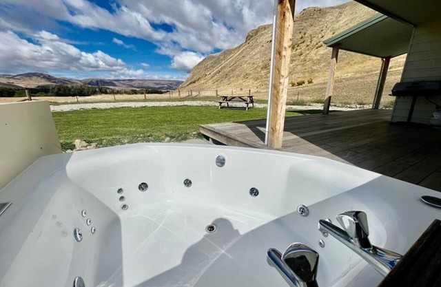 Come and stay at the Enchanted Gold Miners Cottage. A tranquil relaxing breaknnn