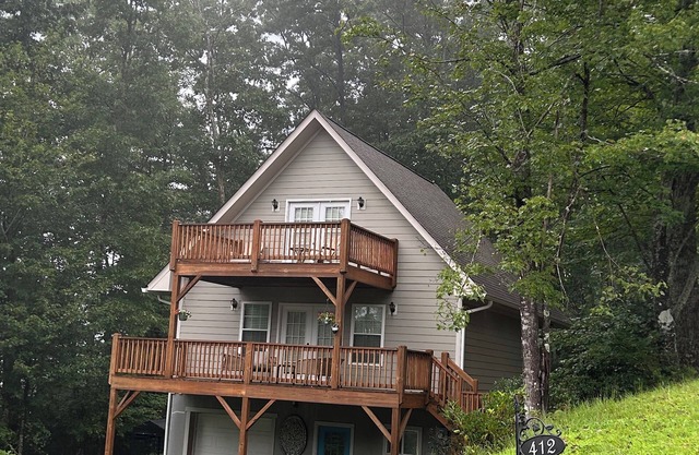Come enjoy the fall foliage in Western North Carolina at our mountain house!