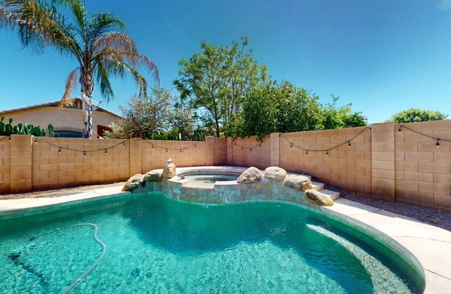 Come Vacation in your own Private Pool & Spa!