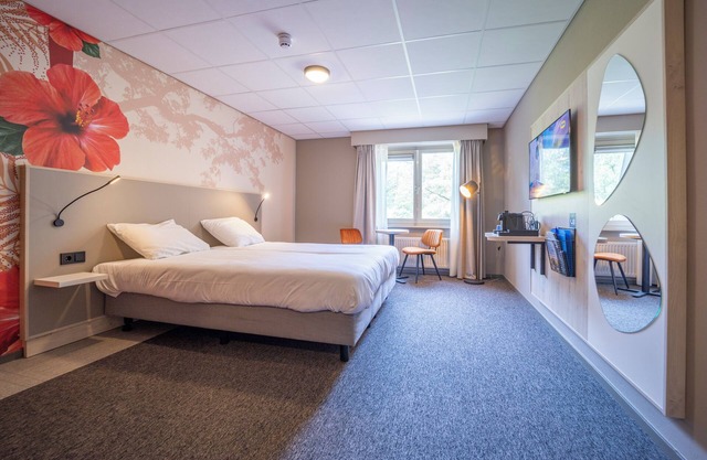 Comfort Meets Convenience — Free Parking, Indoor Pool, and a Soothing Vibe