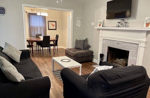 Comfort near the water and University