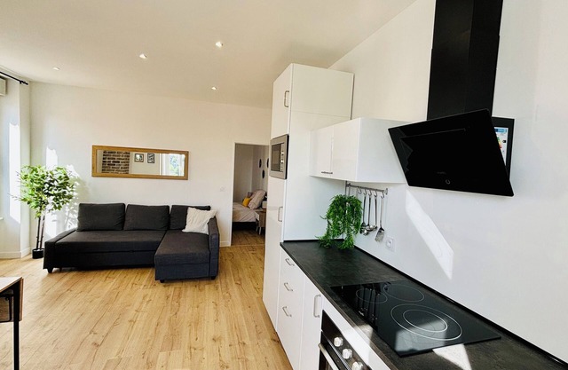 Comfortable modern T2 near Oullins metro station - Lyon