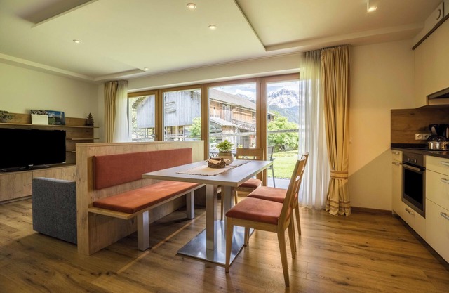 Comfortable Apartment "Chalet Morin" with Mountain View, Wi-Fi & Garden