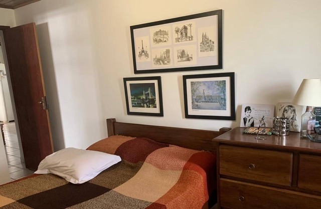 Comfortable chalet just minutes from the city with infrastructure with swimming pool.