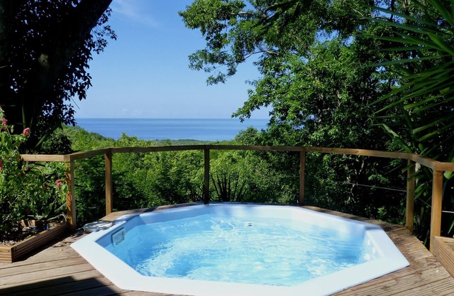 Comfortable cottage with superb sea and mountain views