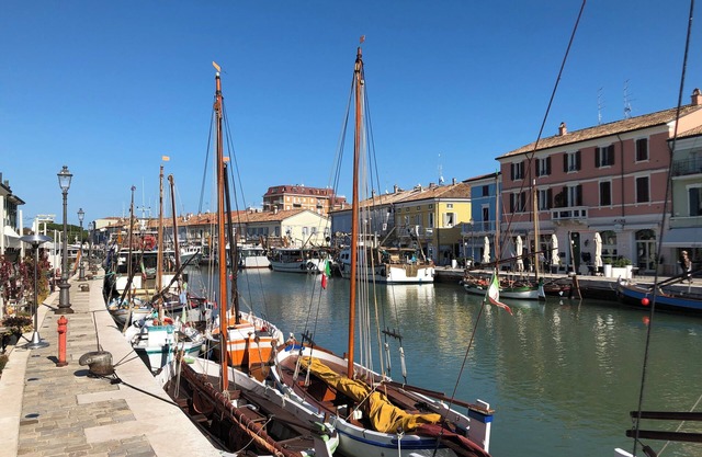 Comfortable, fully equipped, 2-bedroom, 2-bathroom mobile home, Cesenatico beach