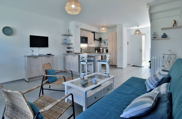 Comfortable house with a garden in Port-Mer, Cancale, 3 min walk from the beach