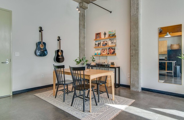 Comfortable Loft 0.7 Miles From Downtown!