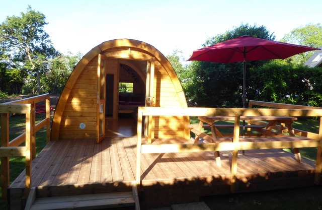 Comfortable MEGAPOD forest cabin