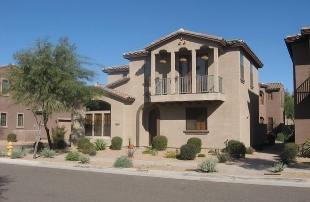 Comfortable, Quiet, Gated Family Home, 2 Pools, 2 TVs/Bluray, Internet, Coal BBQ