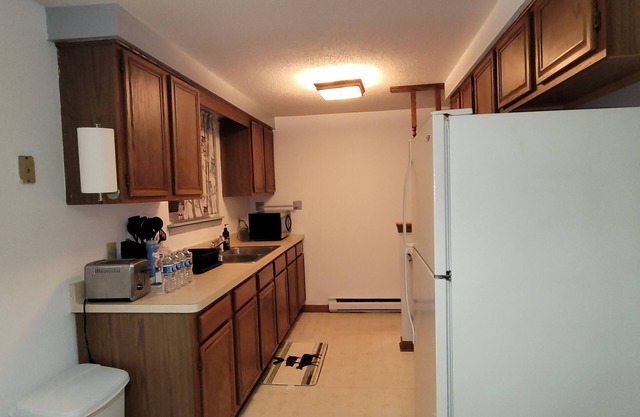 Comfortable Stay Near Niagara Falls, Airport & Shopping Outlets