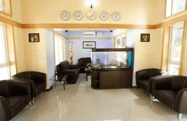 Comfortable Studio Room for your Holiday Unit 15