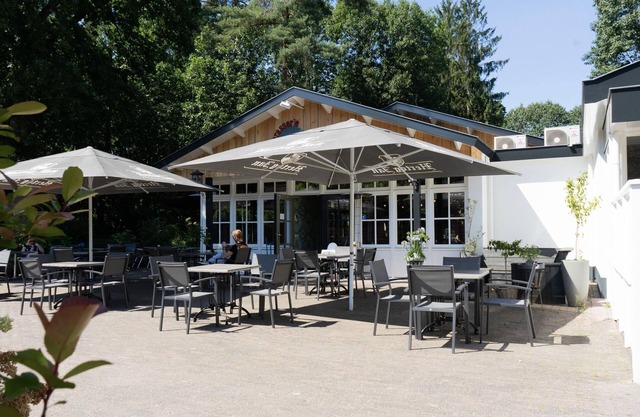 Comfortable tent lodge with veranda