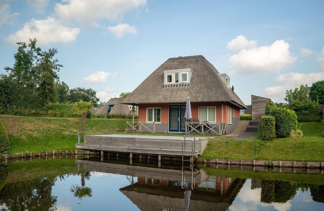 Comfortable Waterfront Park Retreat