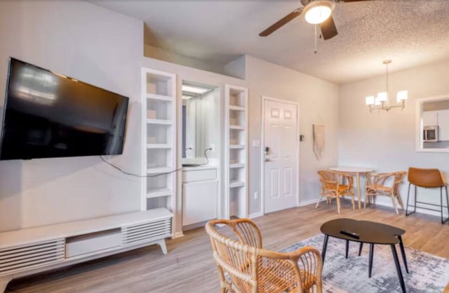 Comfy 2BD Apt | Austin Texas