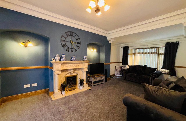 Comfy 5-bedroom House in Swansea; great for families, friends, tourists, workers