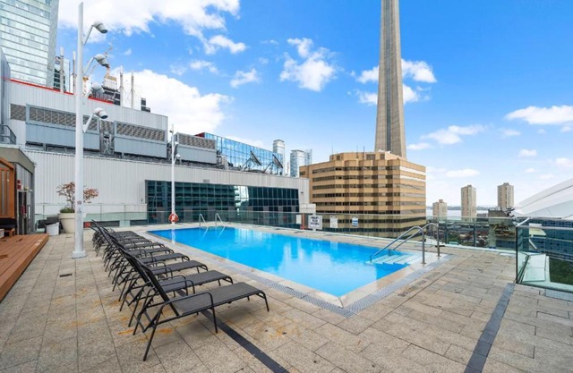 Comfy Front Wellington Suites CN Tower Rogers Centre & Free Parking
