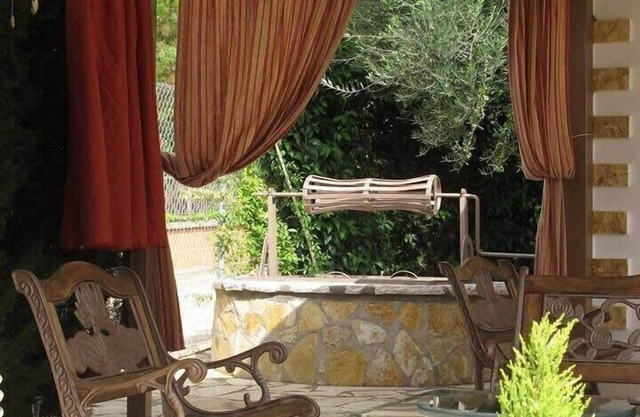 Comfy nest in a garden, 1,5km to the sandy beach
