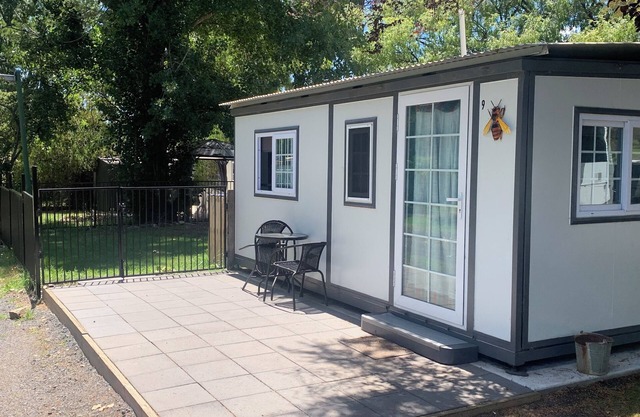 Comfy studio units on 10 acres of free space and only 5 minutes walk to CBD