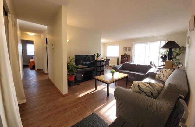 COMMONWEALTH Stadium✅️ROGERS Place✅️EXPO Centre✅️King, 2 twins+ beds✅️