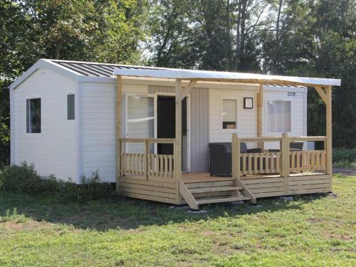 Compact 4 person chalet in Friesland
